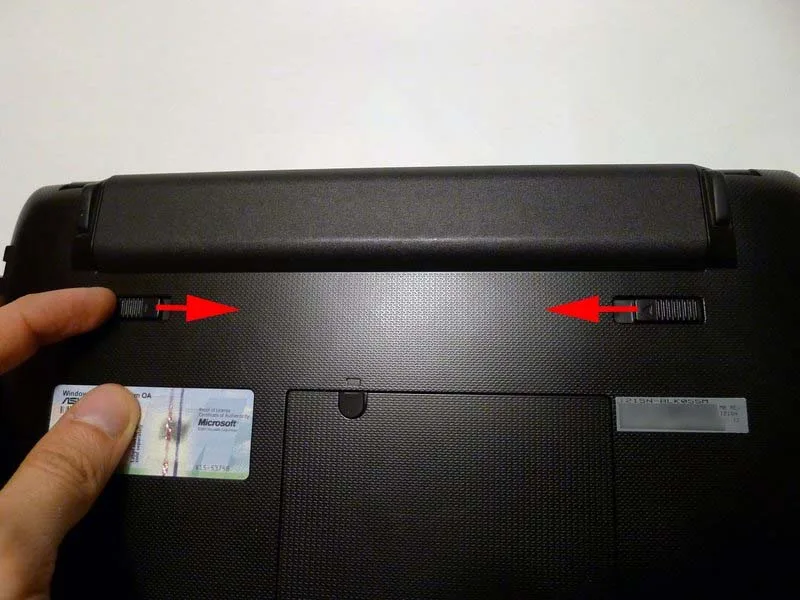 quy-trinh-thay-tam-bao-ve-pcb-kim-loai-tren-asus-eee-pc-1215n