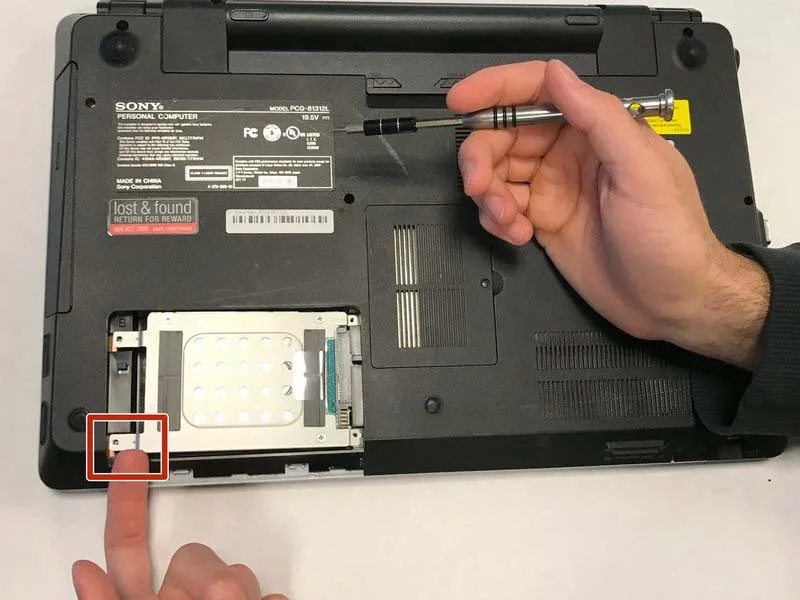 huong-dan-thay-o-cung-laptop-sony-vaio-vpcf2390x-h4