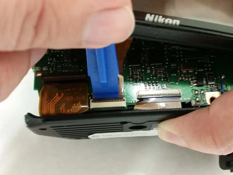 cach-thay-mainboard-may-anh-nikon-d3000-h3