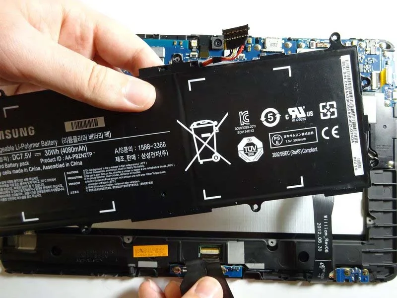 5-buoc-thay-camera-truoc-samsung-ativ-smart-pc-500t-h8