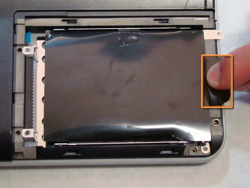 huong-dan-cac-buoc-thao-nap-lung-sony-vaio-vgn-fs640-h7