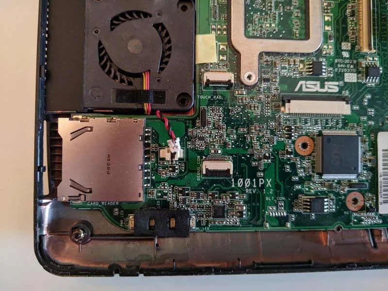 cach-phan-tach-asus-eee-pc-1001px-sua-loi-man-hinh-djen-h5