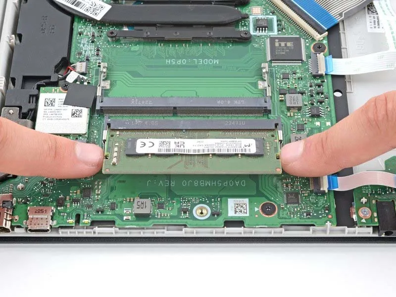 meo-thay-ram-laptop-hp-15-dy-hoac-15-ef-h15