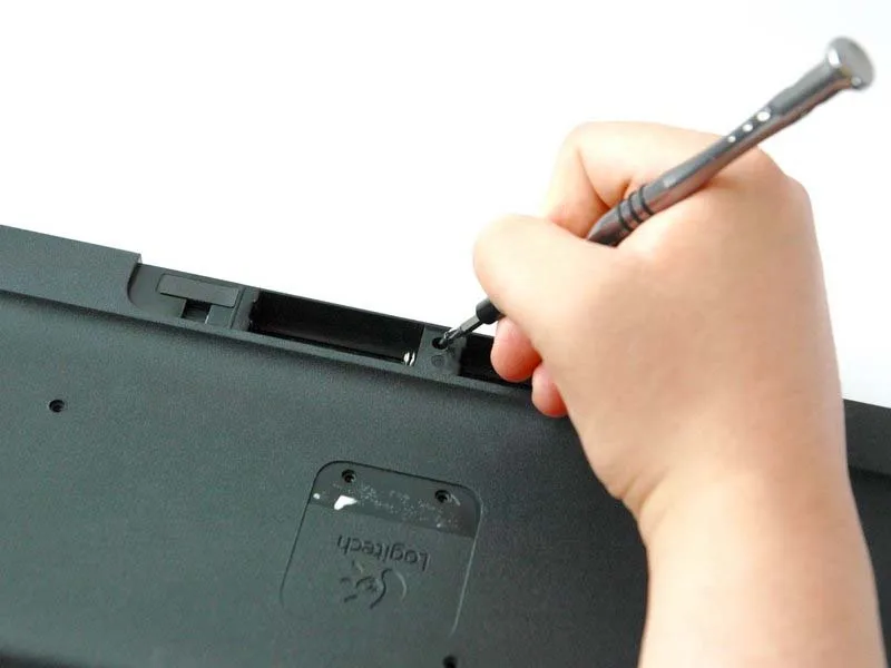 quy-trinh-thay-mach-in-ban-phim-logitech-harmony-smart-keyboard-h7