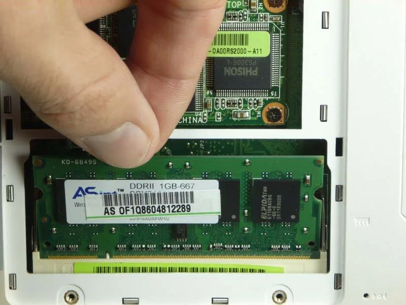 quy-trinh-thay-ram-cho-asus-eee-pc-900-khong-ton-xu-nao-h8