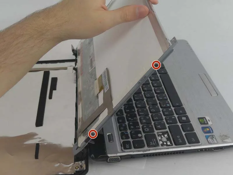 quy-trinh-thay-thao-man-hinh-tren-asus-eee-pc-1201n-h8