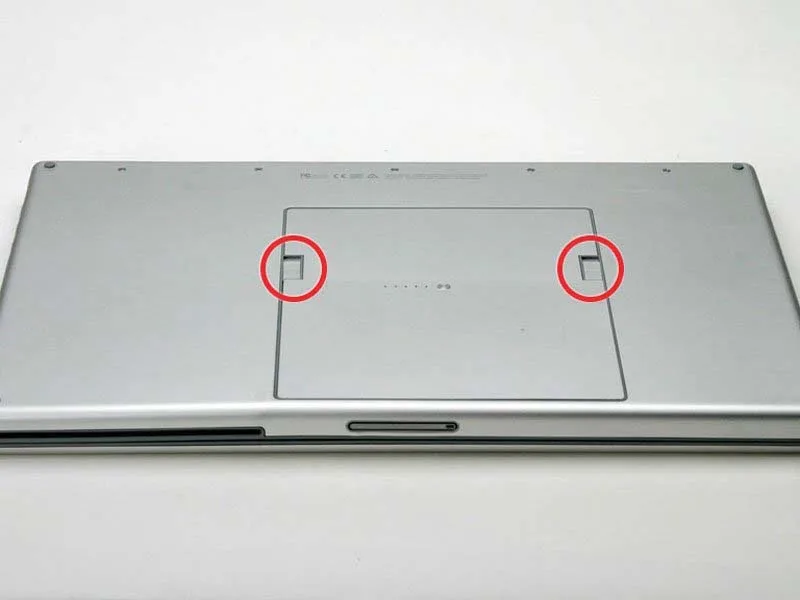 huong-dan-thay-ram-cho-powerbook-g4-aluminum-17-1–167-ghz