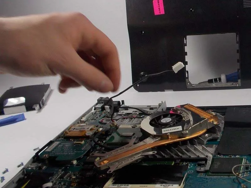 huong-dan-thay-quat-tan-nhiet-laptop-sony-vaio-vgn-fs640-h12