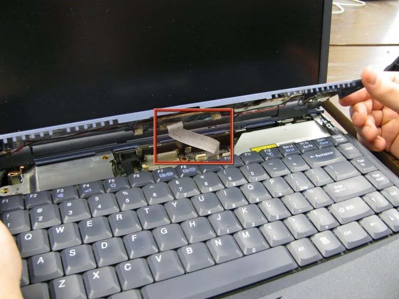 huong-dan-thay-ban-phim-loa-va-tam-loa-cho-sony-vaio-pcg-981l-h3