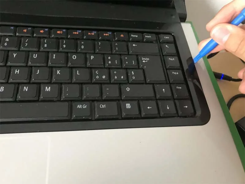 huong-dan-sua-nut-nguon-laptop-dell-studio-1555-h2