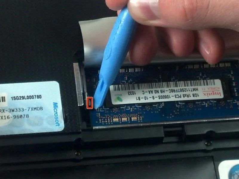 huong-dan-cach-thay-ram-tren-asus-eee-pc-1018p-h6