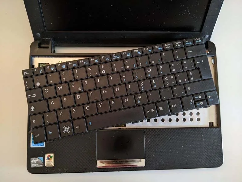 cach-phan-tach-asus-eee-pc-1001px-sua-loi-man-hinh-djen-h2