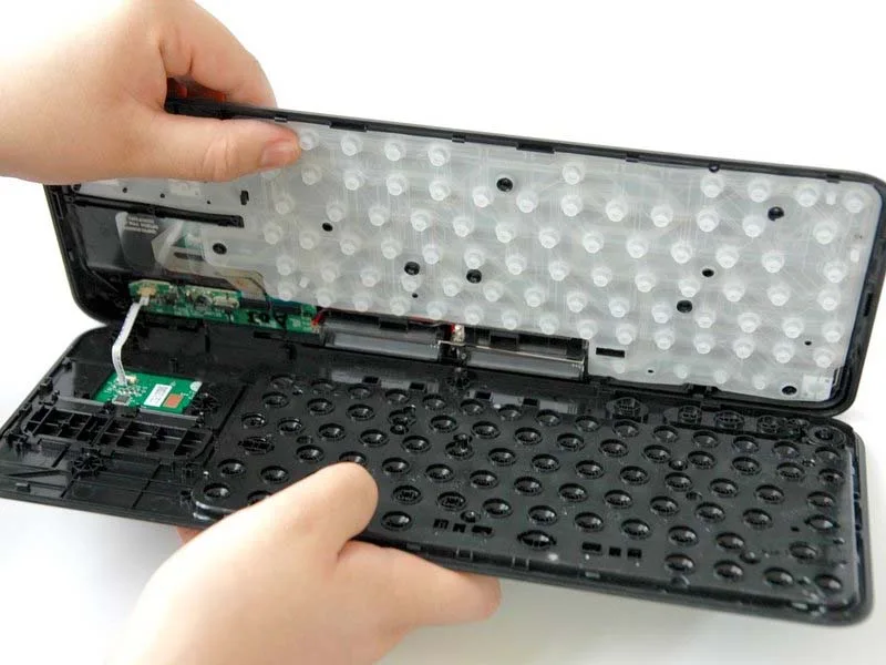 quy-trinh-thay-mach-in-ban-phim-logitech-harmony-smart-keyboard-h9