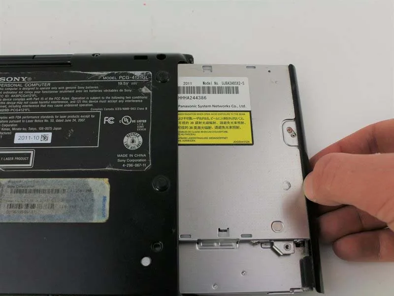 cach-thay-bang-mach-the-sd-sony-vaio-pcg-4121gl-trong-tich-tac-h10