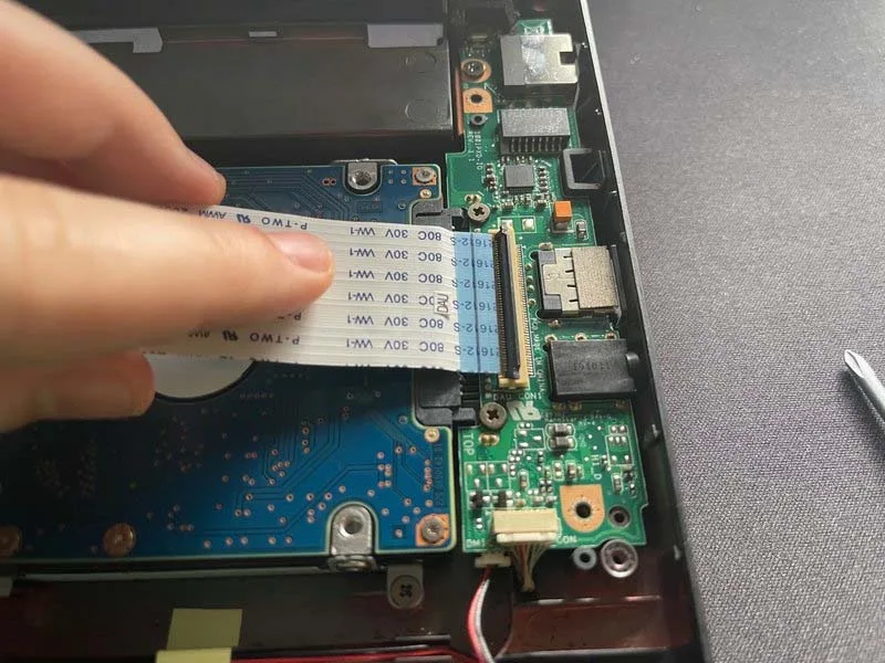 huong-dan-cach-thay-o-cung-hddssd-asus-eee-pc-1005pxd-blk024s-h9