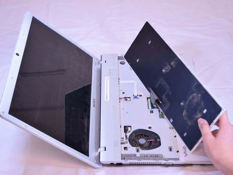 huong-dan-thay-ban-phim-laptop-sony-vaio-vpceb11fm-h7