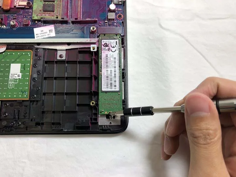 cac-buoc-thay-mainboard-bo-mach-chu-cho-laptop-hp-15-da0012dx-h10
