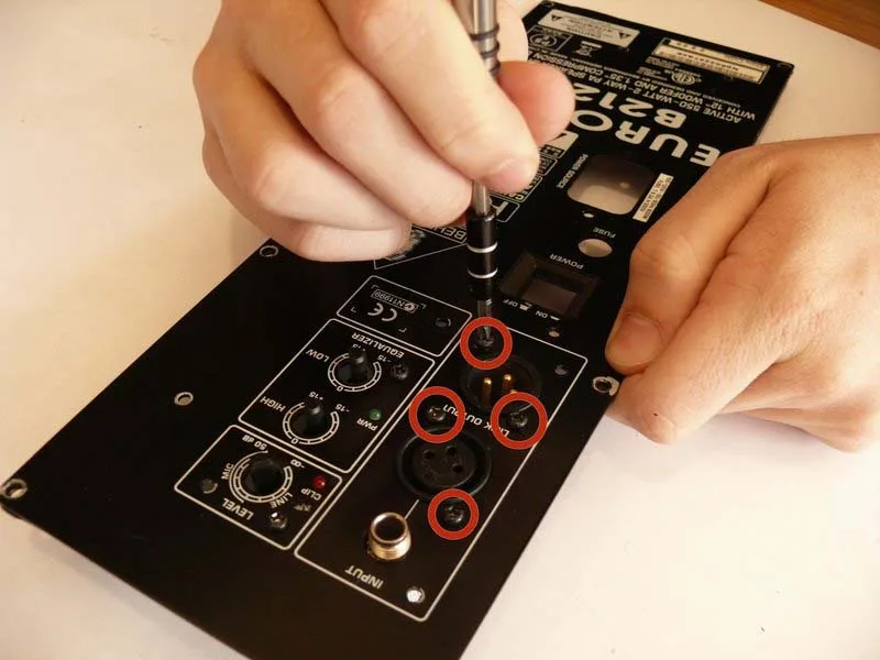huong-dan-thay-the-bang-mach-djieu-khien-control-pcb-behringer-eurolive-b212dhh
