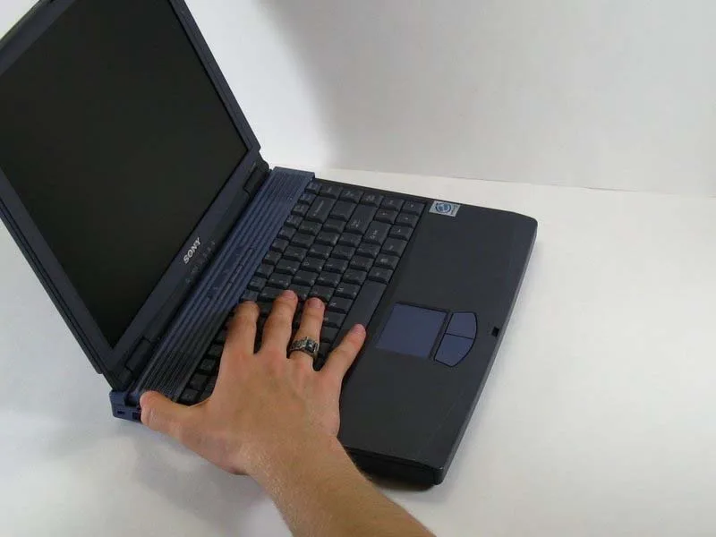 huong-dan-cach-thay-o-cung-sony-vaio-pcg-f360-h5