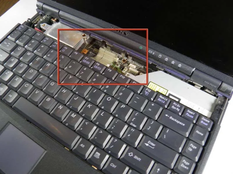 huong-dan-thay-o-djia-dvd-cho-laptop-sony-vaio-pcg-981l-h6