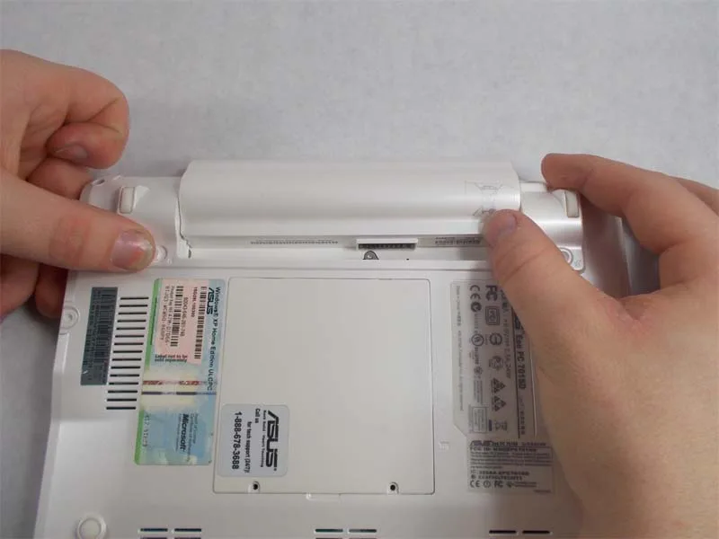 cach-thay-ban-di-chuot-va-nut-chuot-asus-eee-pc701sd-whi004x-h2