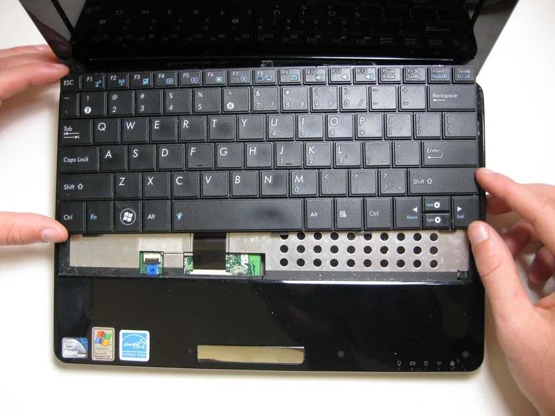 cach-thay-the-module-bluetooth-tren-asus-eee-pc-1005ha-h4