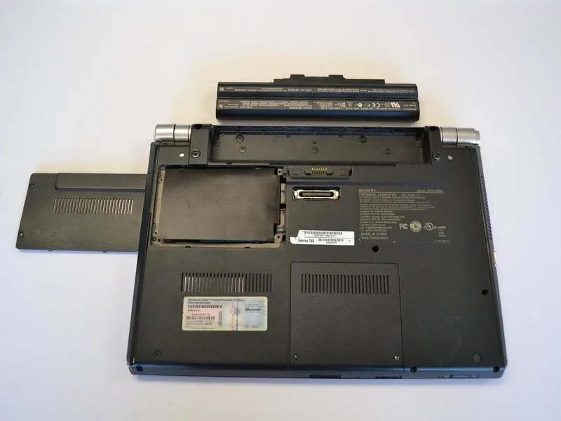 huong-dan-cac-buoc-thay-o-cung-laptop-sony-vaio-vgn-sr140e-h5