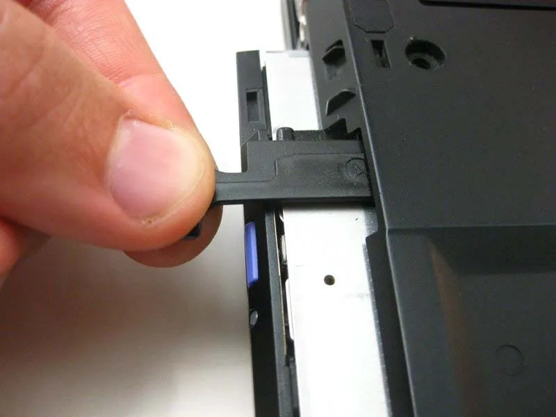 cac-buoc-thay-the-ram-cho-ibm-thinkpad-t42-h3
