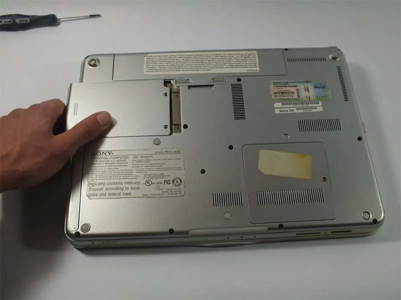 huong-dan-cach-thay-o-cung-cho-sony-vaio-pcg-3e2l-chuan-xac-h2