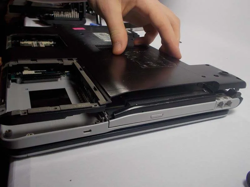 huong-dan-thay-quat-tan-nhiet-laptop-sony-vaio-vgn-fs640-h9
