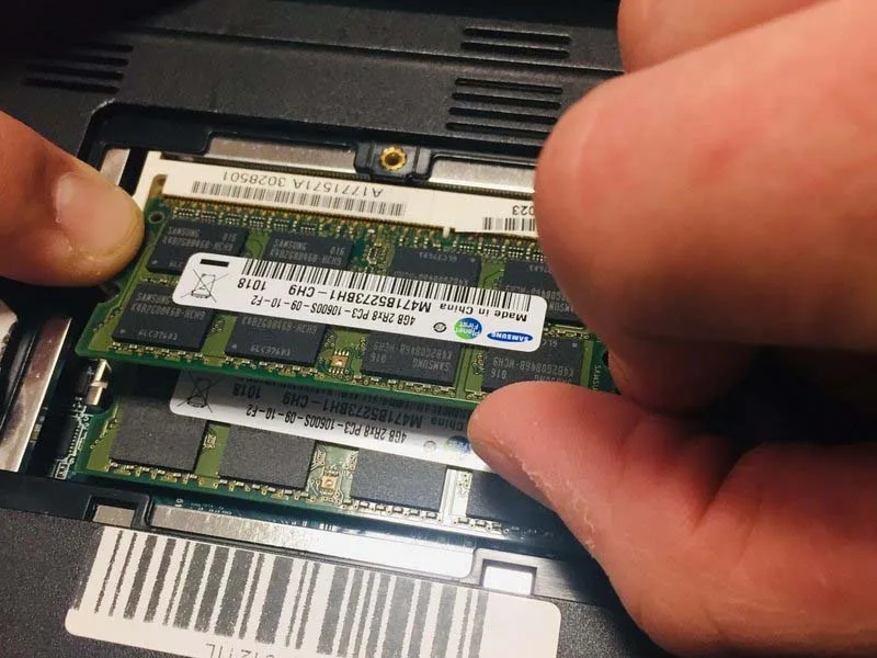 huong-dan-thay-ram-cho-sony-vaio-vpcea3c5e-h4
