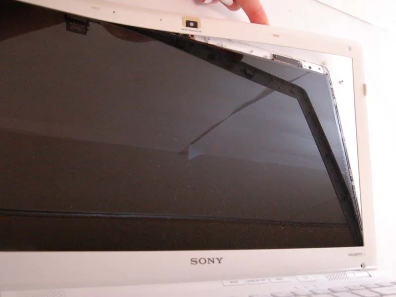 quy-trinh-thay-man-hinh-lcd-laptop-sony-vaio-vpccw17fx-h5