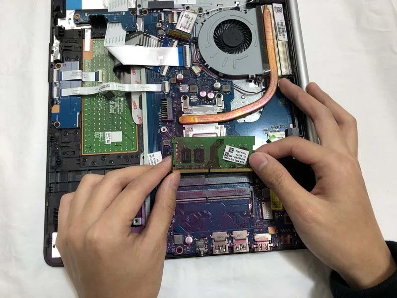 cac-buoc-thay-mainboard-bo-mach-chu-cho-laptop-hp-15-da0012dx-h9