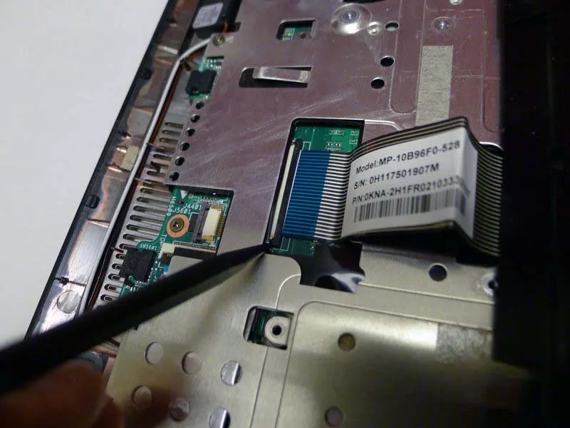 quy-trinh-thay-tam-bao-ve-pcb-kim-loai-tren-asus-eee-pc-1215n-h10