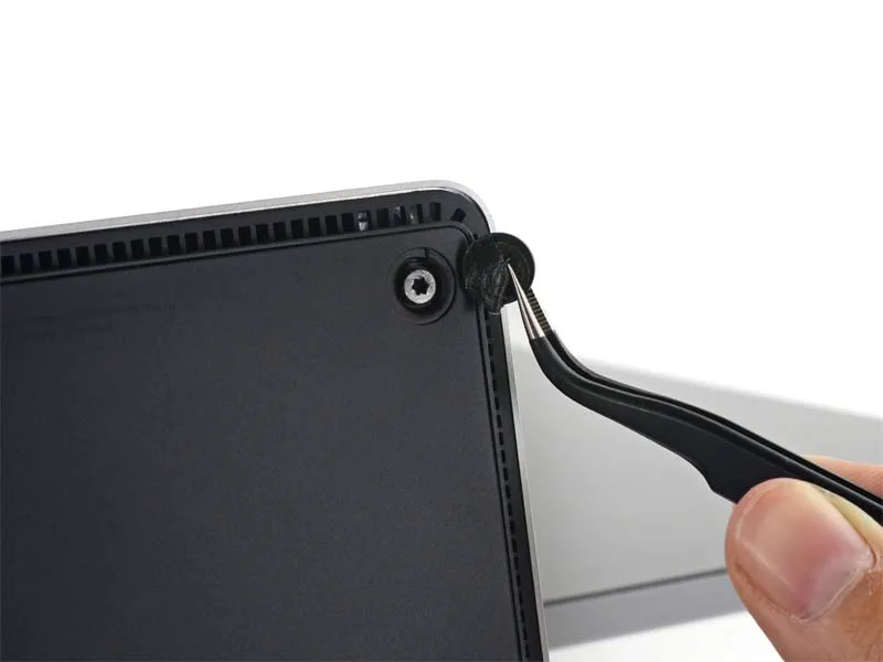 huong-dan-cac-buoc-thay-o-ssd-m2-tren-surface-studio