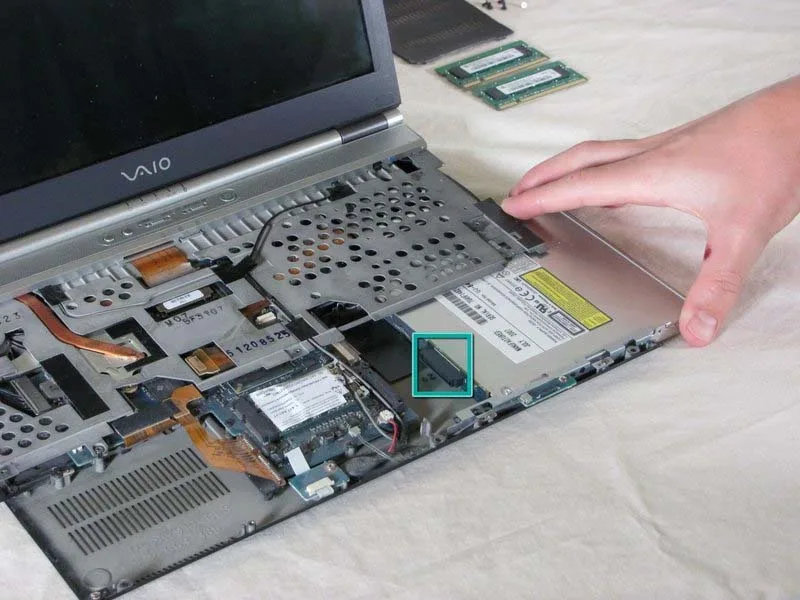 huong-dan-thao-roi-laptop-sony-vaio-vgn-sz120p-h10