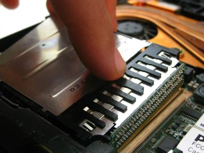 huong-dan-thay-cong-mini-pci-tren-laptop-ibm-thinkpad-t42-h7