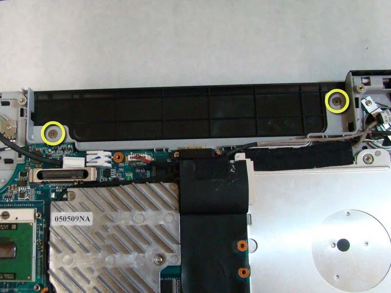 huong-dan-cach-thay-ban-phim-laptop-sony-vaio-vgn-fs640-h10