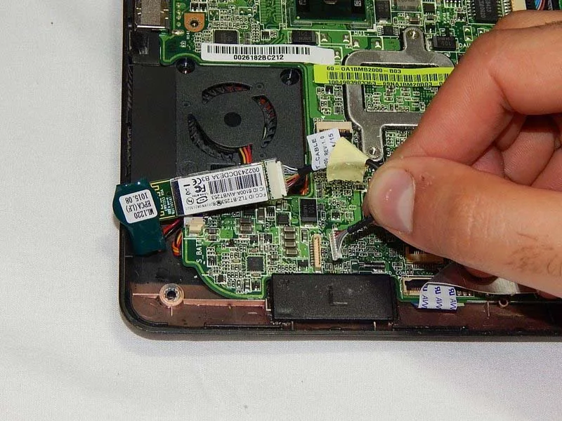 cach-thay-the-module-bluetooth-tren-asus-eee-pc-1005ha-h14