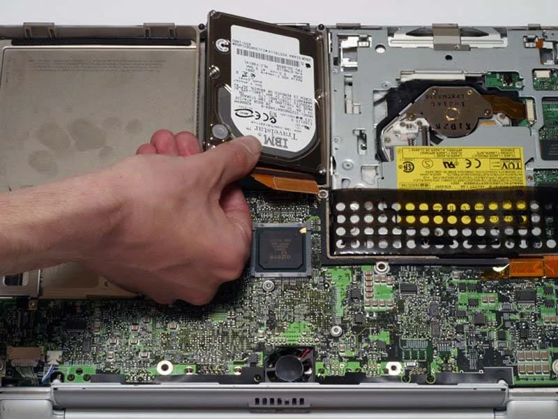 cach-thay-khay-giu-the-pcmcia-tren-powerbook-g4-titanium-onyx-h9