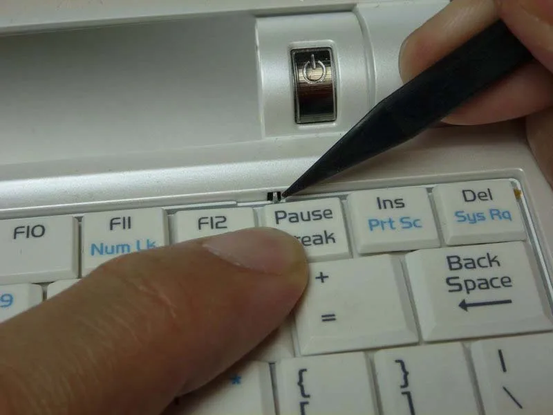 huong-dan-cach-thay-nap-tren-laptop-asus-eee-pc-900-djon-gian-nhat-h4