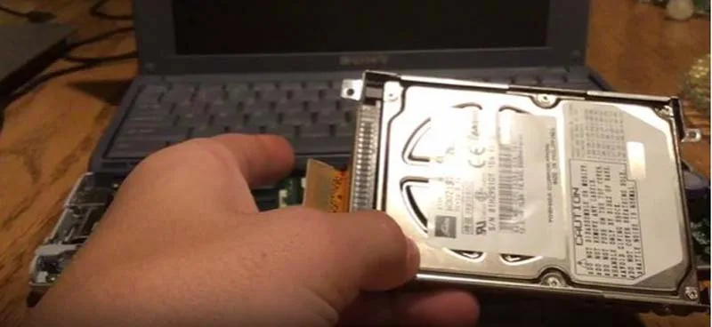 huong-dan-cach-thay-o-cung-laptop-sony-vaio-pcg-432l-h5