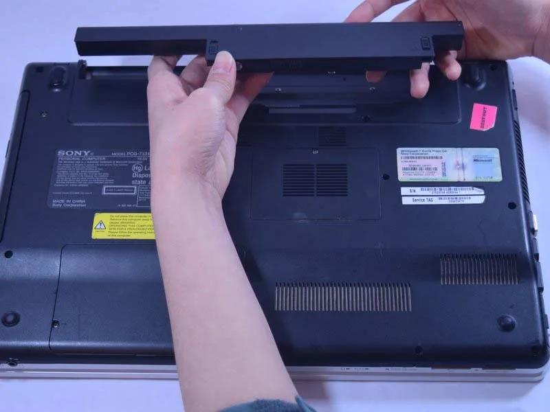 huong-dan-cach-thay-ram-laptop-sony-vaio-vpceb11fm-h3