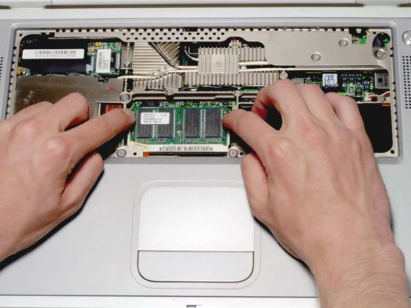 cach-thay-khay-giu-the-pcmcia-tren-powerbook-g4-titanium-onyx-h4