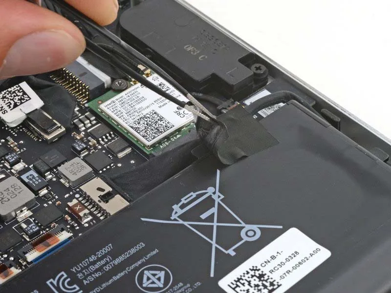 cach-thay-o-cung-ssd-cho-laptop-razer-blade-15-h6