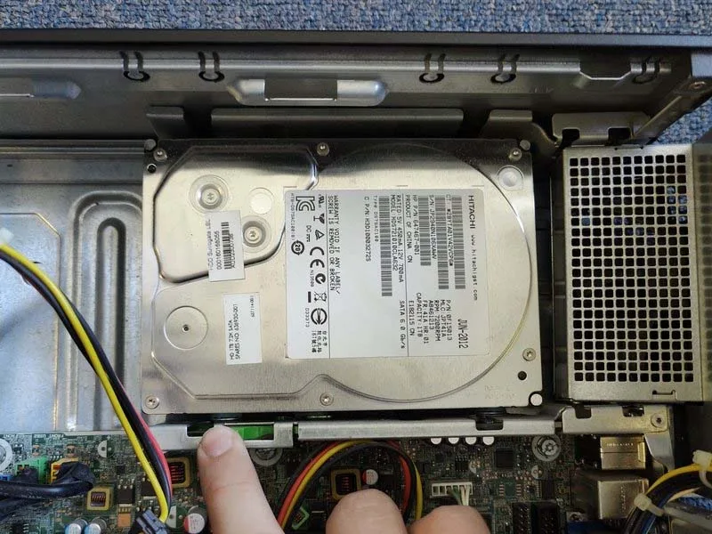 huong-dan-cach-thao-roi-may-tinh-dje-ban-hp-compaq-8200-elite-h5