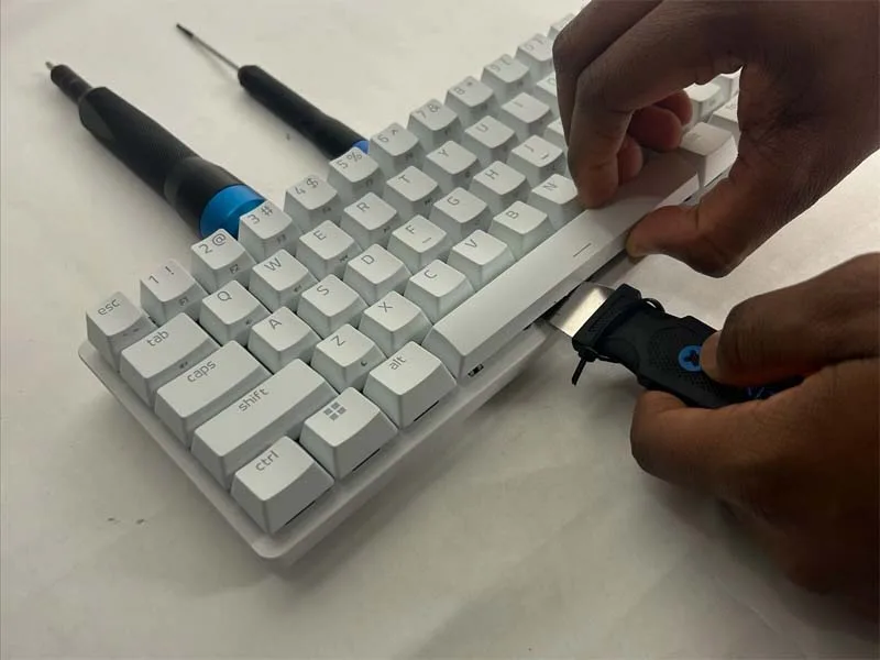 huong-dan-thay-bo-mach-io-razer-huntsman-mini