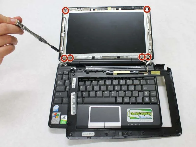 huong-dan-thay-man-hinh-asus-eee-pc-1000ha-h4