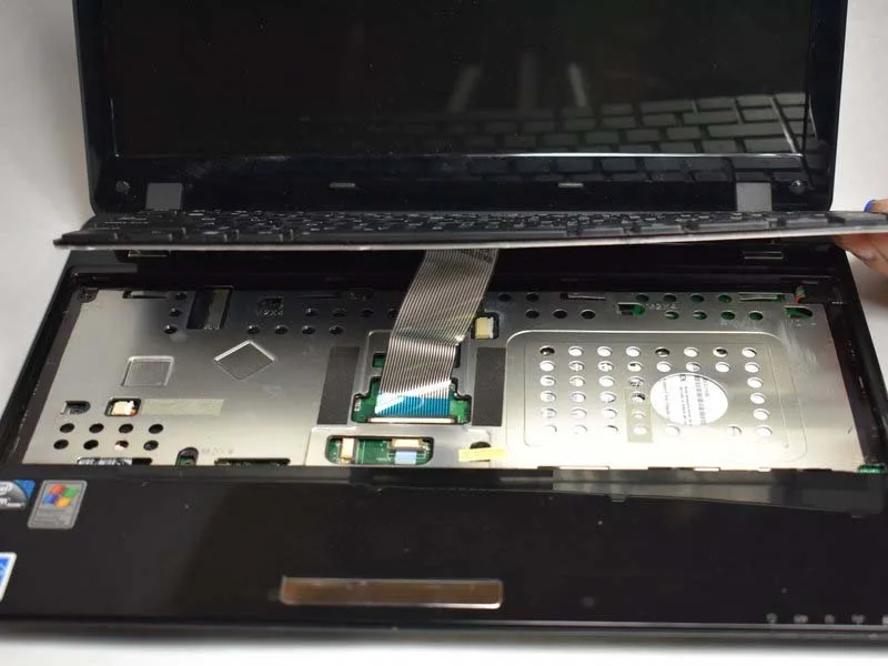 cac-buoc-thay-ban-phim-laptop-asus-eee-pc-1201hab-tiet-kiem-nhat-h2