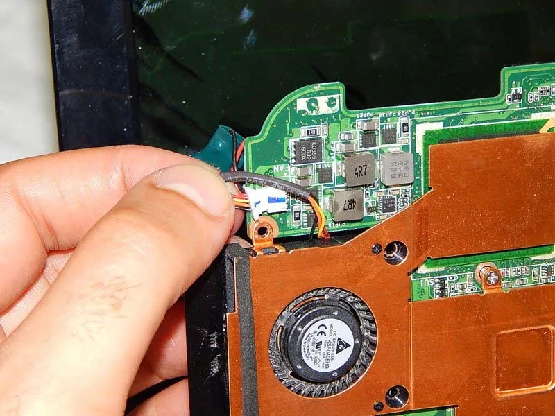 quy-trinh-thay-quat-laptop-asus-eee-pc-1005ha-tai-nha-h11